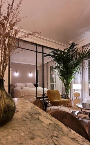 Photo de la galerie de l'établissement Elegant Suit in Montmartre by an Architect, à Paris