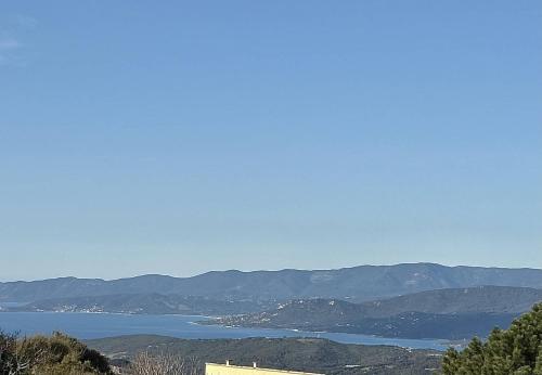 Photo de la galerie de l'établissement Villa traditionnelle avec vue imprenable sur les montagnes, à Sartène