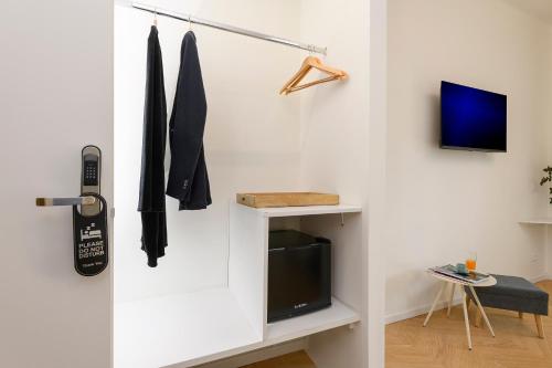 Una televisión o centro de entretenimiento en Tolu Relais