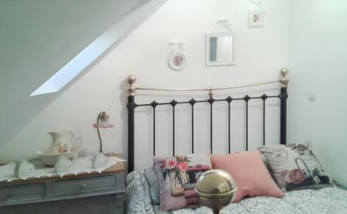 a bedroom with a bed with a metal headboard at Maison charmante à Notre-Dame-du-Touchet avec piscine partagée in Notre-Dame-du-Touchet