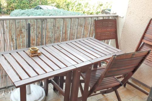 En balkon eller terrasse på Appartement cosy à Gruissan, piscine partagée, 25 m²