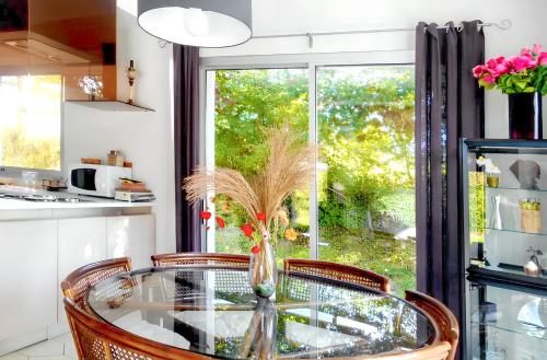 Maison de charme à Reugny avec jardin et vue sur montagne