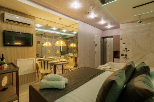 a hotel room with a bed and a dining room at Medieval Motel SPA - Porto Alegre-RS in Porto Alegre
