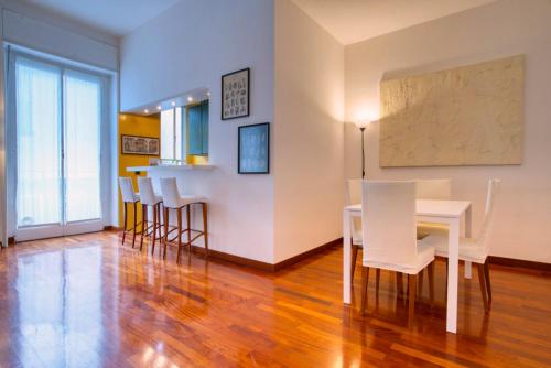 At Home - Turati/Porta Nuova Apartment