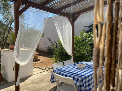 Sân trong/khu vực ngoài trời tại Trullo Salento a 2 passi dal mare by Apulia Home