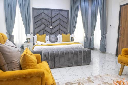Fortified 4 bedroom House 24hrs Electricity and Pool Lekki