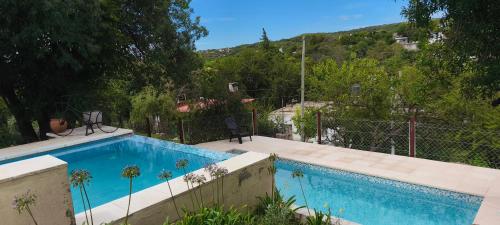 Πισίνα στο ή κοντά στο Cabañas La Joaquina