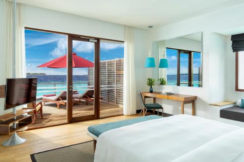 Postel nebo postele na pokoji v ubytování Dhigali Maldives - A Premium All-Inclusive Resort
