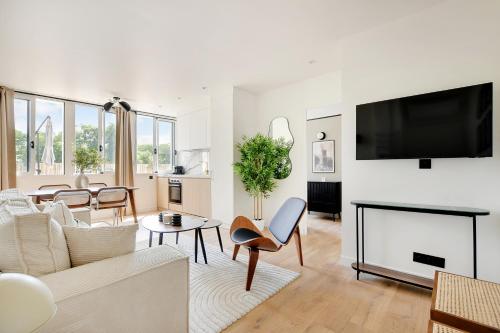 Pick A Flat's Apartments in Daumesnil - Avenue du General Bizot