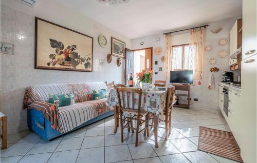 A kitchen or kitchenette at Ketty 4