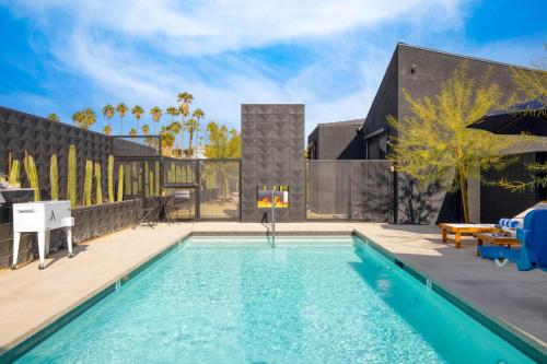 a swimming pool in the backyard of a house at Blackhaus Suites by AvantStay Modern Comfort in Downtown Palm Springs in Palm Springs