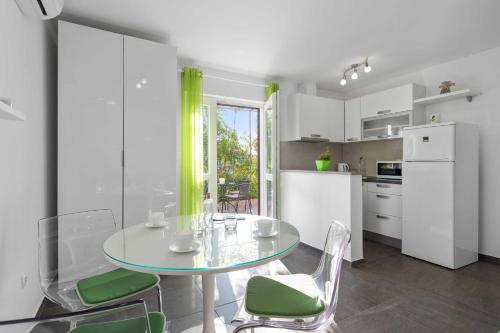 Kuchyňa alebo kuchynka v ubytovaní Studio Apartment Sekula