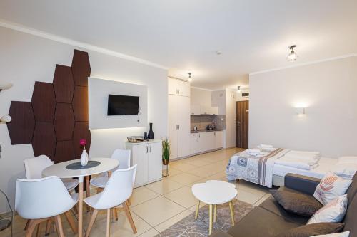 Μια τηλεόραση ή/και κέντρο ψυχαγωγίας στο Baltic Cliff Apartamenty