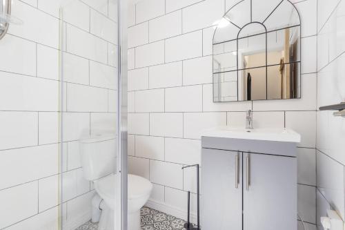Ένα μπάνιο στο Flat 2 Willowbrook Free Parking