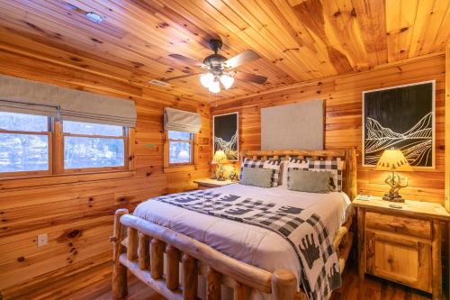 Ένα ή περισσότερα κρεβάτια σε δωμάτιο στο Riverbend Retreat