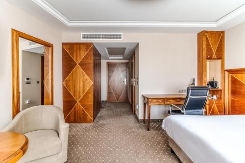 a hotel room with a bed and a desk at Hotel Haffner Resort & Spa - Destigo Hotels in Sopot
