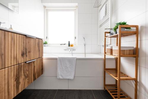 Dapur atau dapur kecil di Poldersbos 3 - Ouddorp "BarLeDunes" - met jacuzzi en sauna