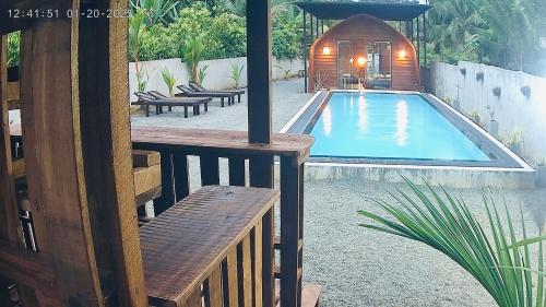 Piscina en o cerca de The Coppers luxury Glamping Pod Villa with Pool