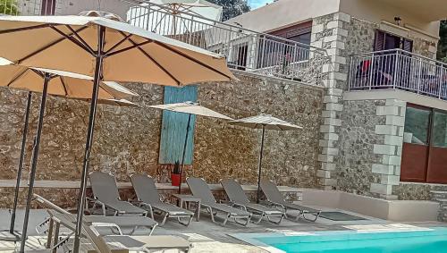 Πισίνα στο ή κοντά στο Achlades The Mountain Paradise Villas - Suite with pool and balcony with amazing view!