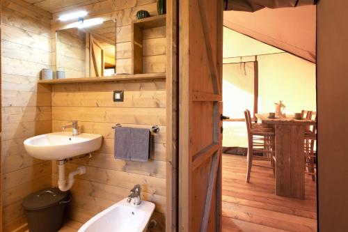 Koupelna v ubytování Glamping Debbiare