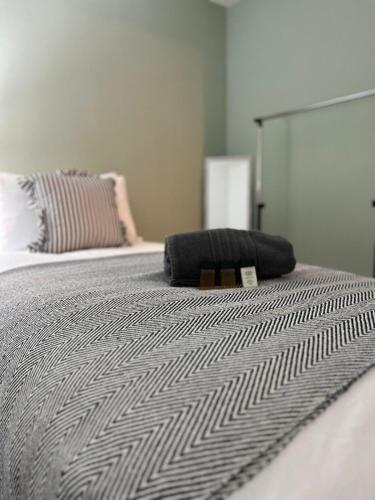 Letto o letti in una camera di Charming 2 Bed Countryside House with Free Parking