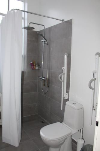 Ein Badezimmer in der Unterkunft Hostel Fjordur