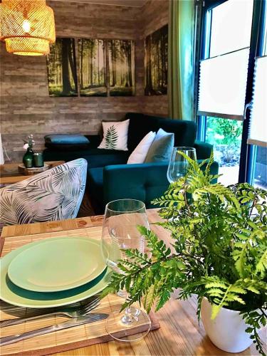a dining room table with a green plate and glasses at Lieblingsstück in Tanne