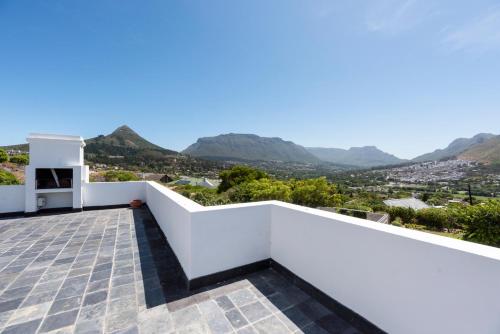 a white balcony with a view of the mountains at Bed and Breakfast Villa Livadia in Cape Town