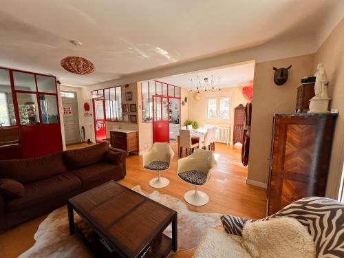 Photo de la galerie de l'établissement Family home near train station, à Garches