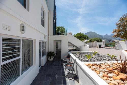 a balcony of a house with chairs on it at Bed and Breakfast Villa Livadia in Cape Town