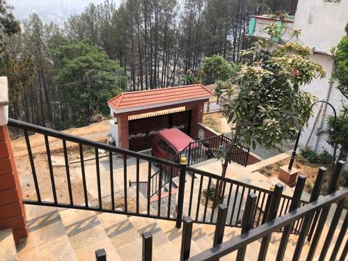 Kathmandu Family Homeにあるバルコニーまたはテラス