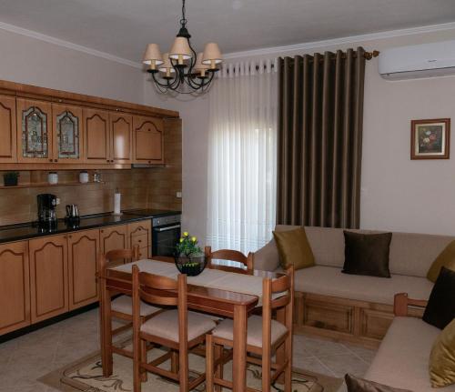 Kuchyň nebo kuchyňský kout v ubytování Villa Iliothea
