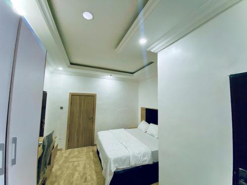 Postel nebo postele na pokoji v ubytování Studio Apartment - Lekki Lagos
