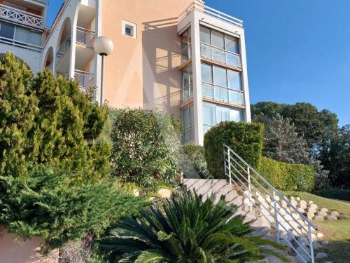 Beau T2 moderne, residence avec piscine - Place de parking