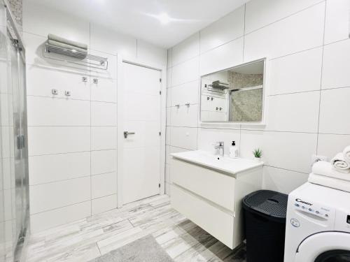 Ocean View Apartment - Heated Pool - Sunset Terrace