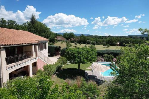 Air-conditioned house in the Luberon with heated swimming pool in Saint Saturnin les Apt - 8 people.