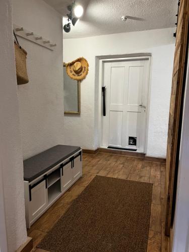 a living room with a bench and a door at Ferienwohnung Gartenglück in Traunstein