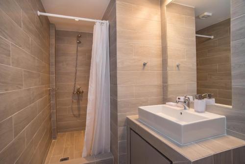 Beachside Bliss Central 1-Bedroom in Glyfada