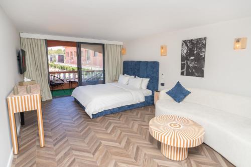 a bedroom with a bed and a couch and a table at Royal Club Equestre Detroit Bed and Breakfast in Tangier