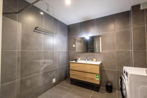 a bathroom with a sink and a mirror at Baia Mar T1 - By Smarthomes in São Martinho do Porto