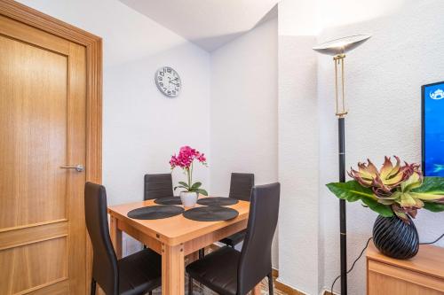 Calle Helsinki 23, Apartment with 2 bedrooms , 200 meters from Los Locos beach