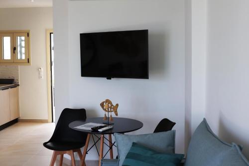 Gallery image of Ocean View Studios and Luxury Rooms in Plomarion