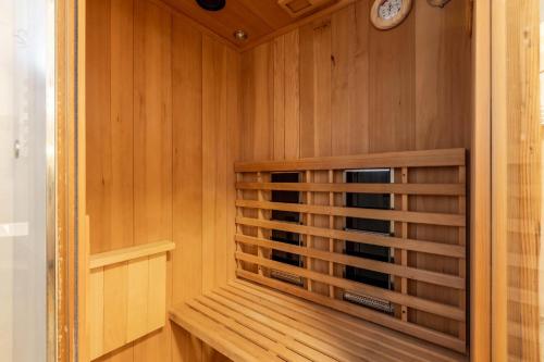 a sauna with a window in a wooden wall at Uralp Royal mit Terrasse in Brand