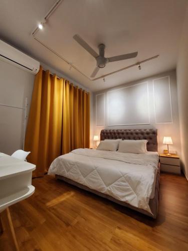 a bedroom with a bed and a ceiling fan at farissa homestay in Melaka