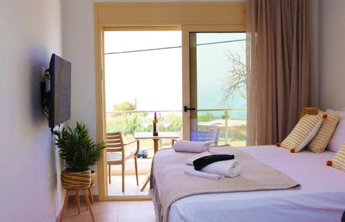 Gallery image of Ocean View Studios and Luxury Rooms in Plomarion