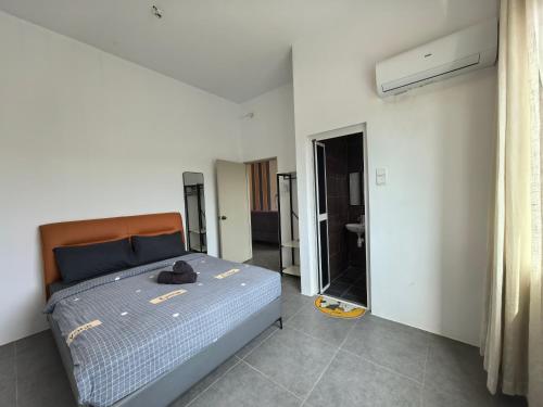 a bedroom with a bed and a bathroom at Langkawi Simfoni Luxury Suite 11 in Kuah