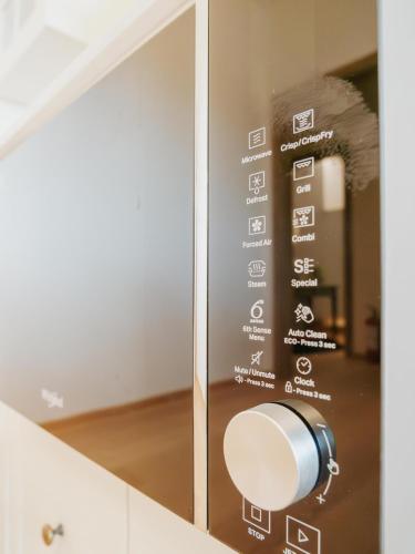 a sliding glass door with a paper roll on it at dimora 13 in Casale Marittimo