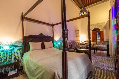 Postel nebo postele na pokoji v ubytování Riad - Dar Al Andalous