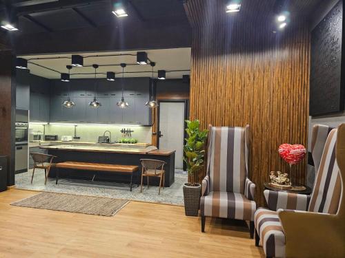 a kitchen with a table and a kitchenasteryasteryasteryasteryasteryasteryasteryastery at Black Sheep House Khaoyai by ALPHATEL PARTNER in Pong Talong