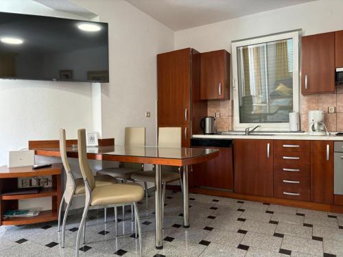 Kuchyň nebo kuchyňský kout v ubytování Apartments Šulekić
